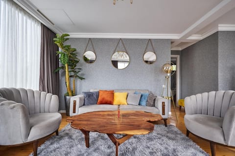 Living room, Seating area