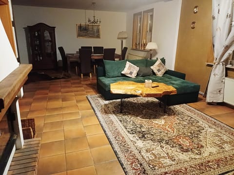 Living room, Seating area, fireplace