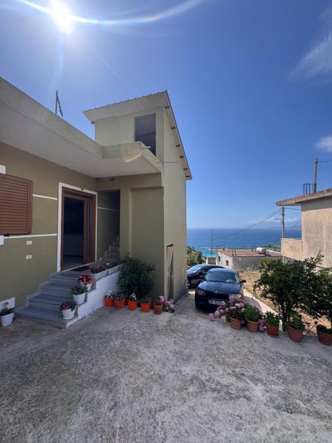 Property building, Day, Sea view, Parking
