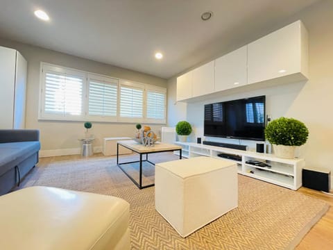 Communal lounge/ TV room, TV and multimedia, Living room