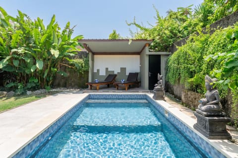 Patio, Swimming pool, Swimming pool, sunbed