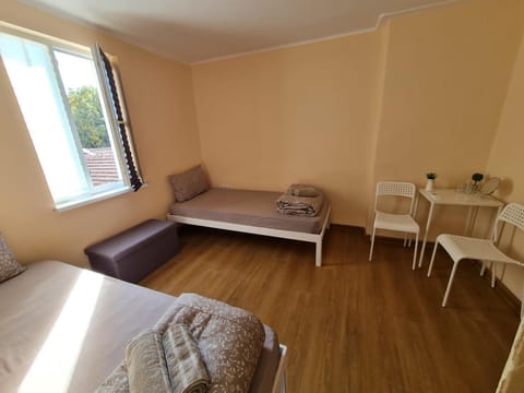 Bed, Living room, Seating area, Dining area, Bedroom