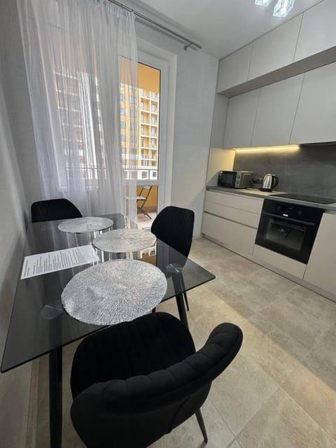 Kitchen or kitchenette, Dining area, dishwasher, pet friendly, stove