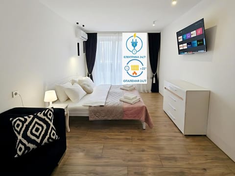 Communal lounge/ TV room, Bed, TV and multimedia, Photo of the whole room, Evening entertainment, Bedroom