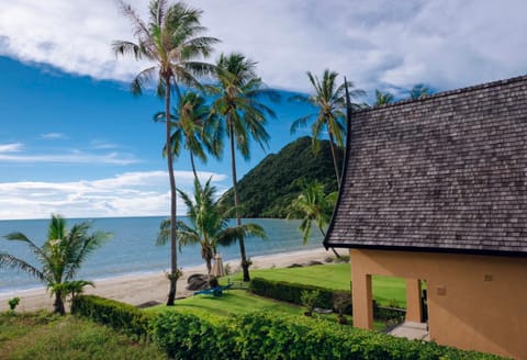 Property building, Spring, Natural landscape, Garden, Beach, Mountain view, Mountain view, Sea view, sunbed, sunbed