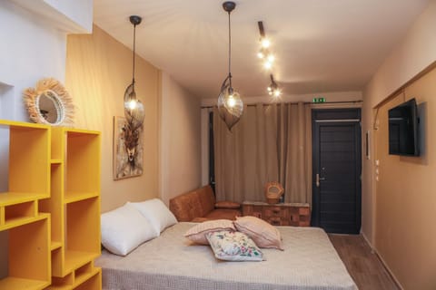 Bed, TV and multimedia, Photo of the whole room