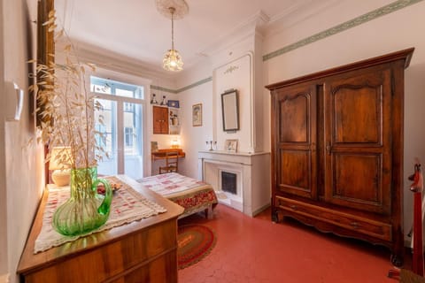 Property building, Living room