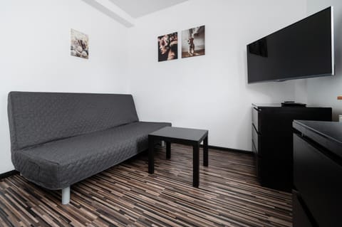 Communal lounge/ TV room, TV and multimedia, Living room, Seating area, Evening entertainment