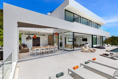 Property building, Patio, View (from property/room), Balcony/Terrace, Seating area, sunbed