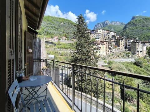 View (from property/room), Balcony/Terrace, Dining area, Mountain view