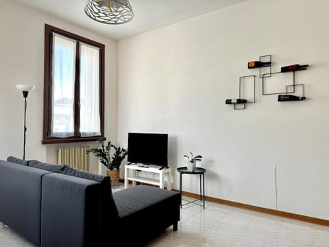 Communal lounge/ TV room, TV and multimedia, Living room, Seating area, Evening entertainment