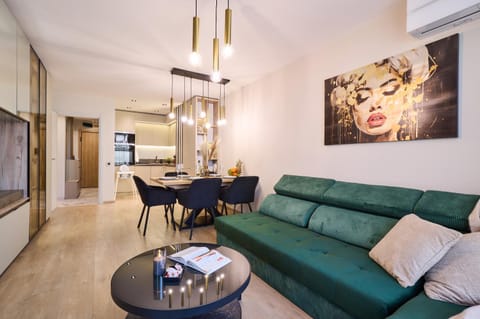 TV and multimedia, Kitchen or kitchenette, Living room, Seating area, Dining area, air conditioner