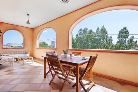 Property building, Balcony/Terrace, Living room