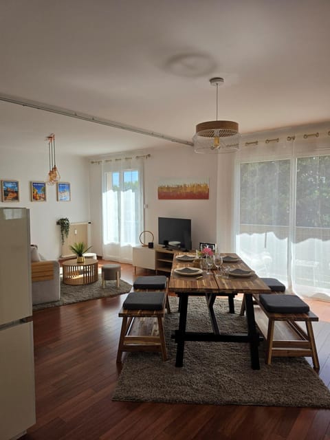 Living room, Dining area