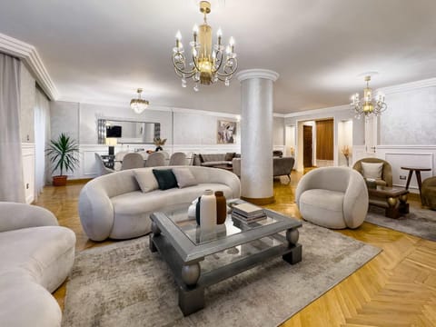 Living room, Seating area
