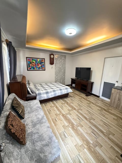 Bed, TV and multimedia, Living room, Seating area