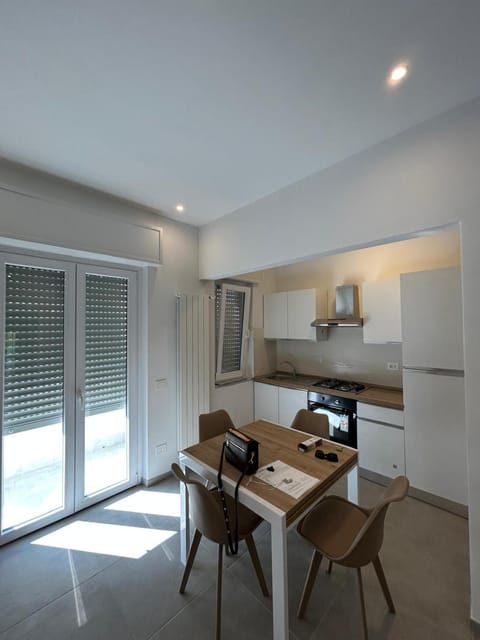 Kitchen or kitchenette, Dining area, oven, stove
