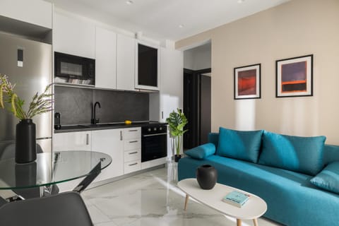 Kitchen or kitchenette, Living room, Seating area, oven, stove
