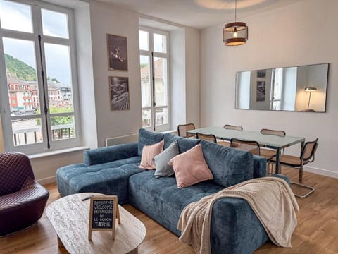 TV and multimedia, View (from property/room), Living room, Seating area, Dining area