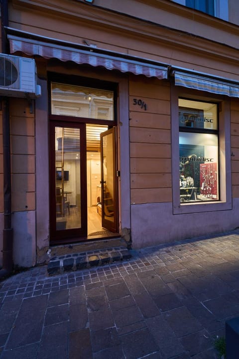 Facade/entrance
