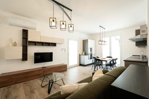 TV and multimedia, Kitchen or kitchenette, Living room, Dining area, oven, stove