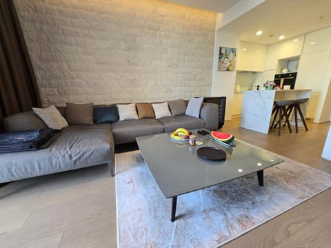 Kitchen or kitchenette, Living room, Seating area, Dining area