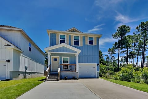 Property building, Facade/entrance, Neighbourhood, Natural landscape, Garden, Parking