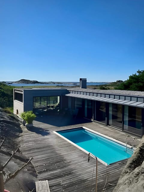 Property building, Summer, Swimming pool