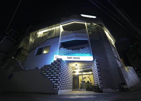 Property building, Facade/entrance, Off site, Other, Decorative detail, City view