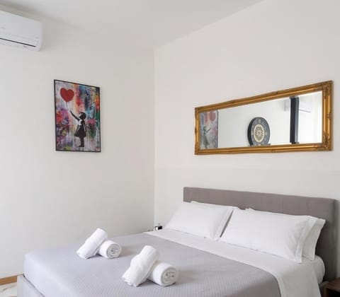 Bed, Photo of the whole room, Bedroom, towels, air conditioner