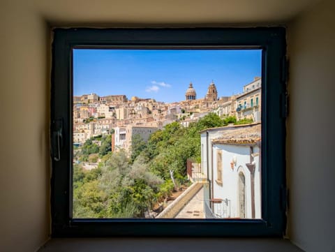 Nearby landmark, Natural landscape, View (from property/room), View (from property/room), City view, City view