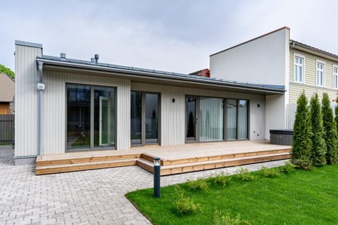 Property building, Hot Tub