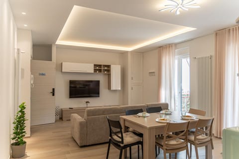 Kitchen or kitchenette, Living room, Dining area