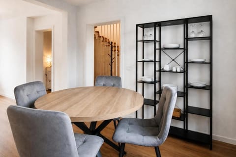 Seating area, Dining area, kitchen