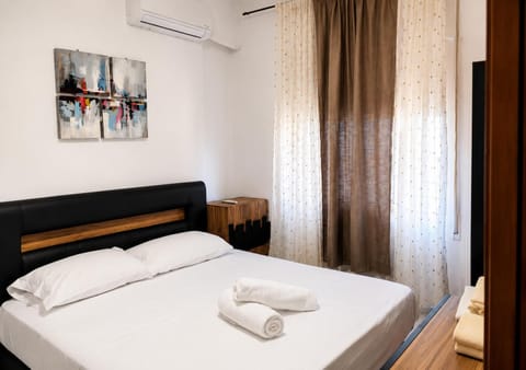 Bed, Bedroom, towels, air conditioner