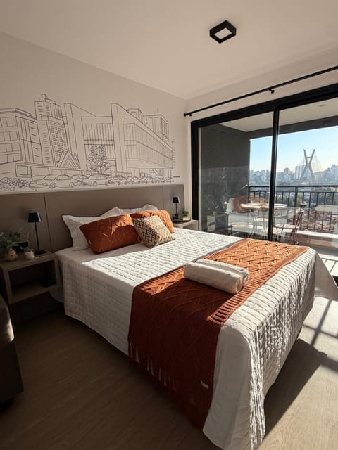 Bed, Photo of the whole room, Bedroom, City view