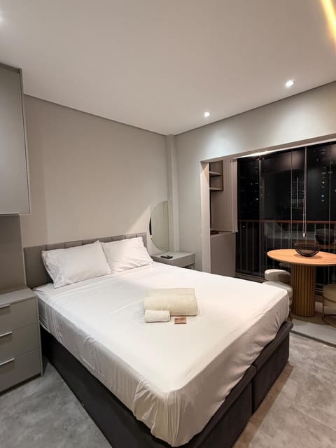 Bed, Photo of the whole room, towels