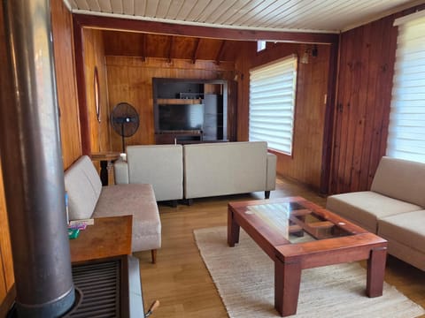 Communal lounge/ TV room, TV and multimedia, Living room, Seating area, Evening entertainment