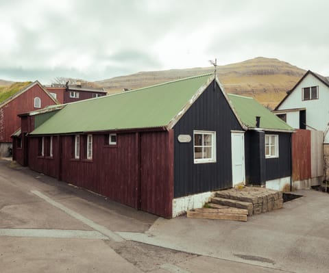 Property building, Neighbourhood