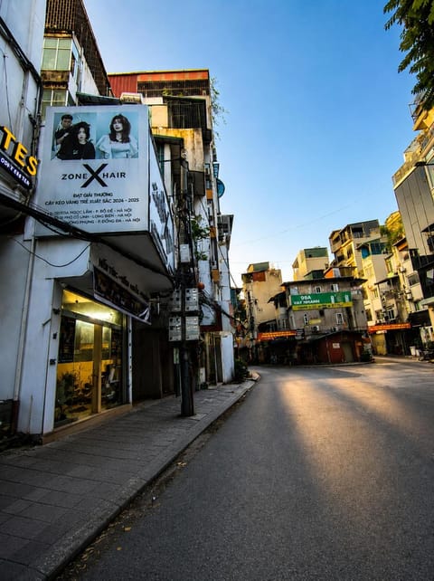 Day, Neighbourhood, City view, Street view, Location