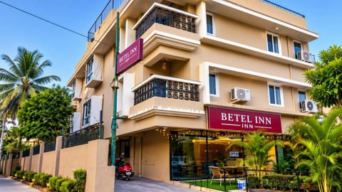Property building, Day, Neighbourhood, Street view, Location