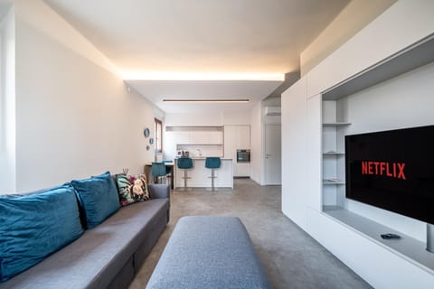 TV and multimedia, Kitchen or kitchenette, Living room, Evening entertainment