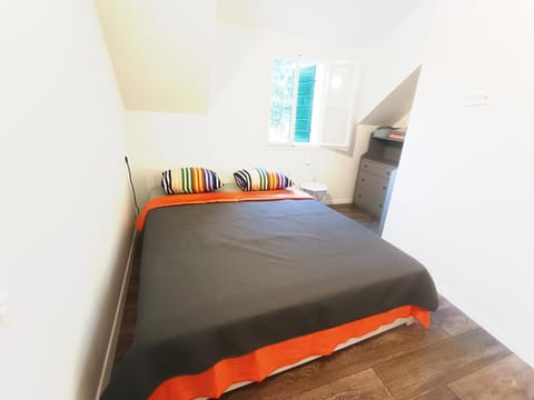 Bed, Bedroom