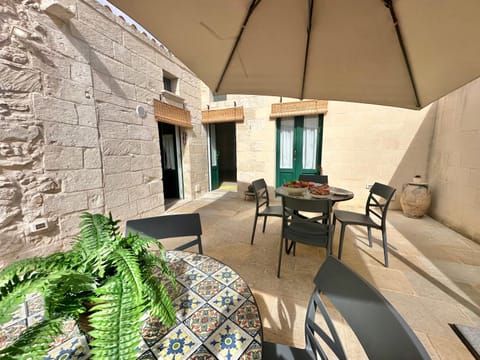 Patio, Garden, Dining area, Garden view