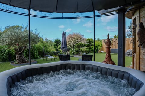 Hot Tub, Open Air Bath