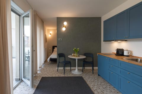 Dining area, kitchen