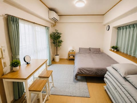 Bed, Living room, Photo of the whole room, Bedroom, air conditioner