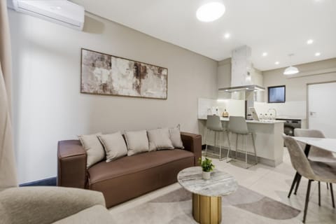 Kitchen or kitchenette, Living room, Seating area, Dining area, air conditioner