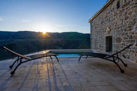 Patio, Balcony/Terrace, Mountain view, Swimming pool, Swimming pool, Sunset, sunbed