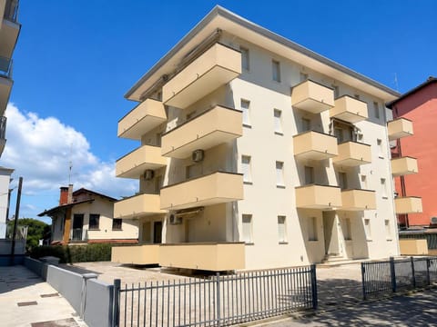Property building, Facade/entrance, Parking